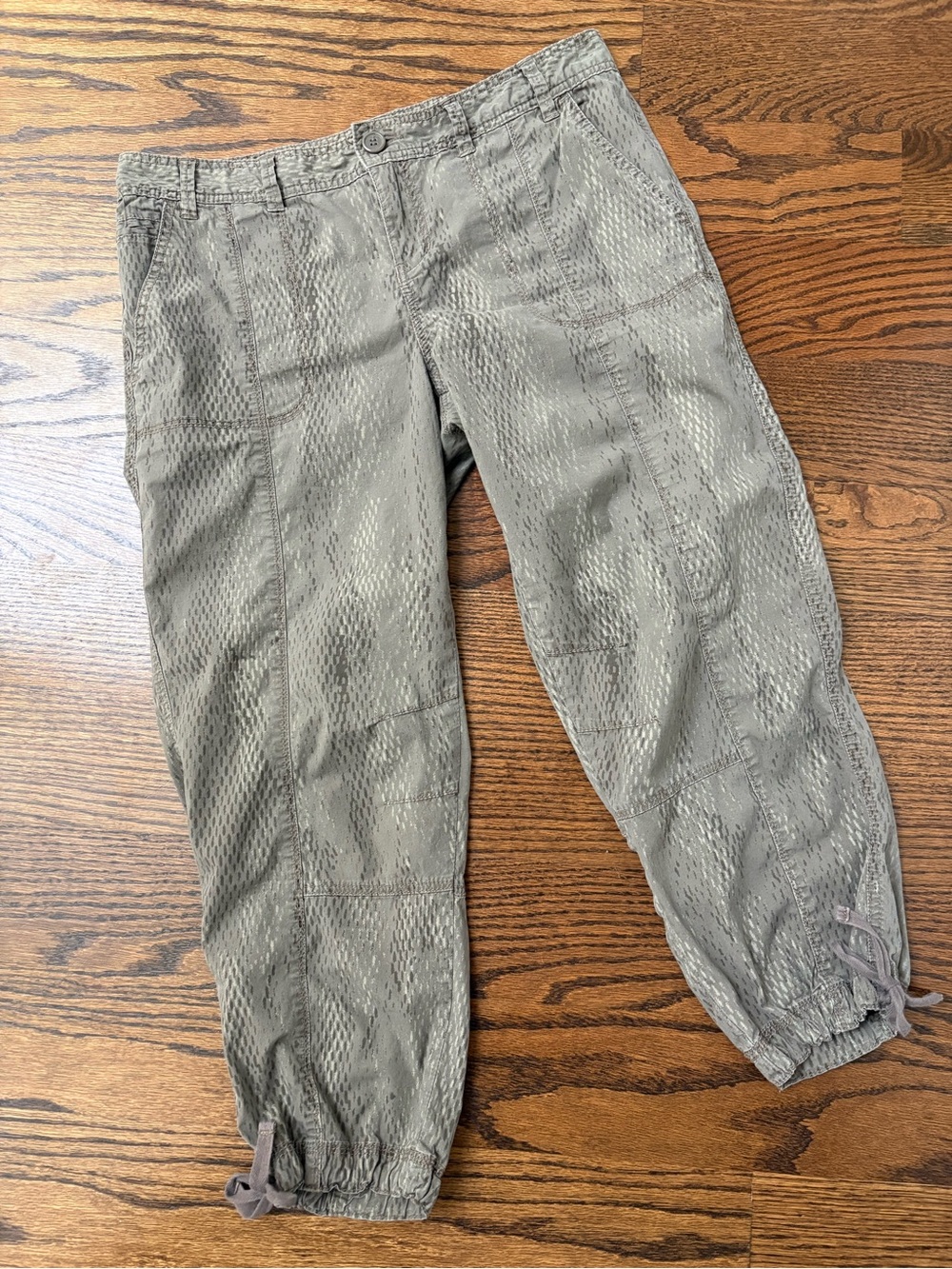 Calvin Klein ~ Y2K Cargo Style Pants ~ 10 ~ Olive Green Snake Print
